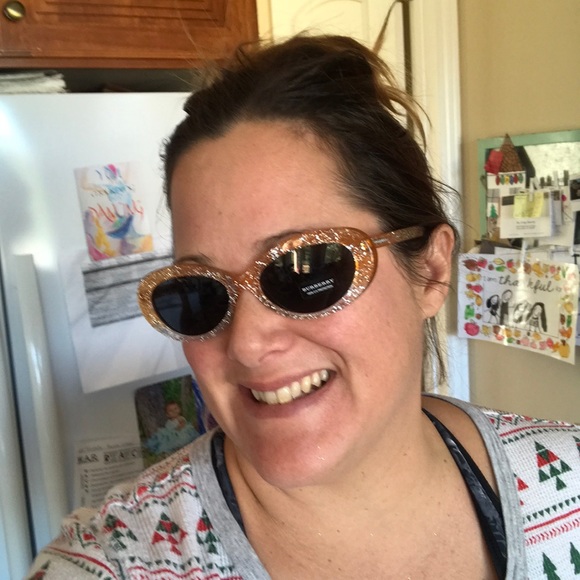 Host Pick🎉🔥BURBERRY sunglasses, case, cloth - Picture 11 of 11